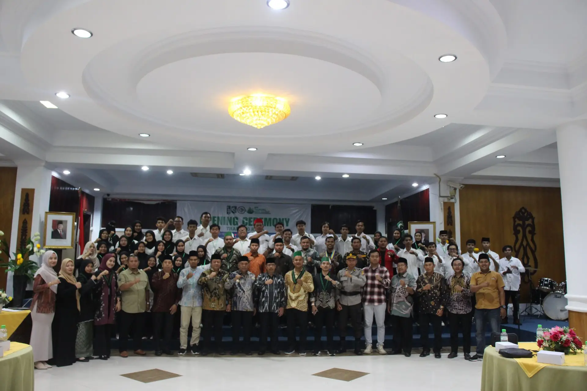 Foto bersama peserta training nasional dan forkopimda Mempawah. (Sumber: HMI Mempawah)